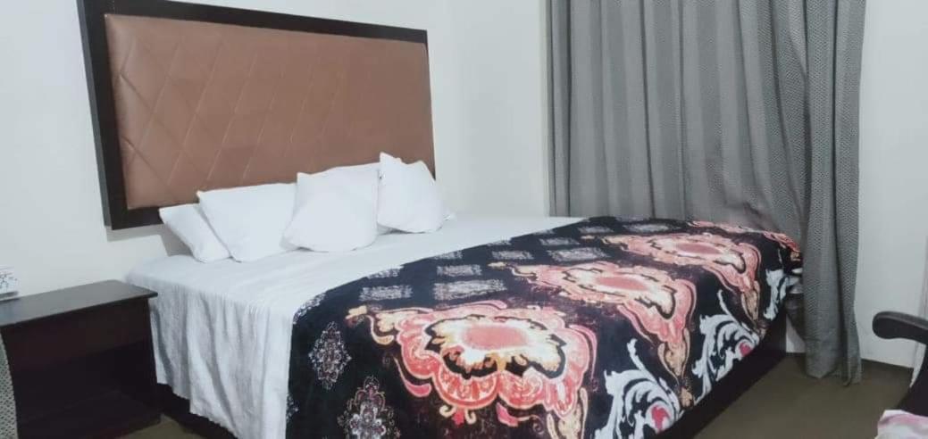 Family Guest House Lahore Near Airport Room photo